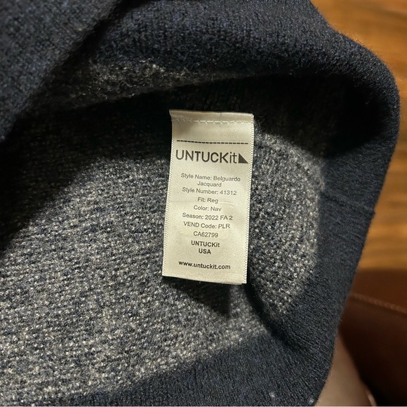 UNTUCKit Gray and Black Kids Sweater. 100% Merino Wool - Picture 8 of 8